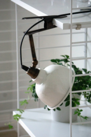 A Lot Dekoration - Væglampe med Clip El - Emalje Shell , hemmetshjarta.dk