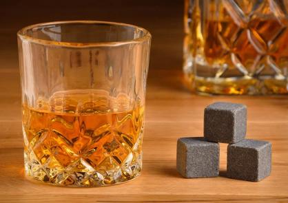 Luksus whiskyst trkasse 8 basaltsten 1 pose 4 glas (B/H/D) 20x10x29cm , hemmetshjarta.dk